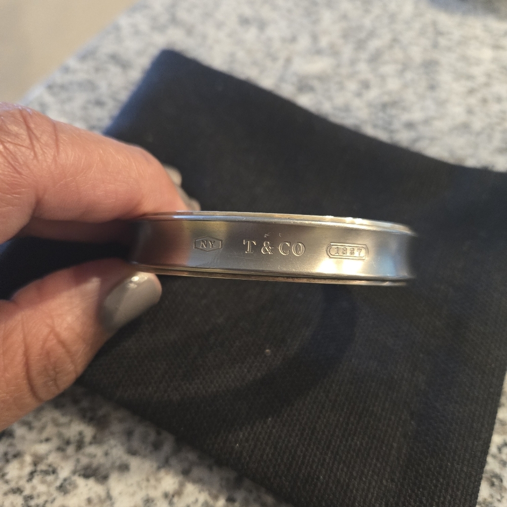 Tiffany & Co. Elegant Silver Women's Bracelet 3.5inch